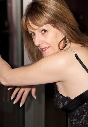 18 year old Bailey Brookes loosing nice natural tits and pink cunt free